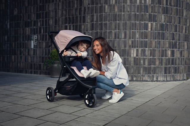 thule stroller with mom and baby