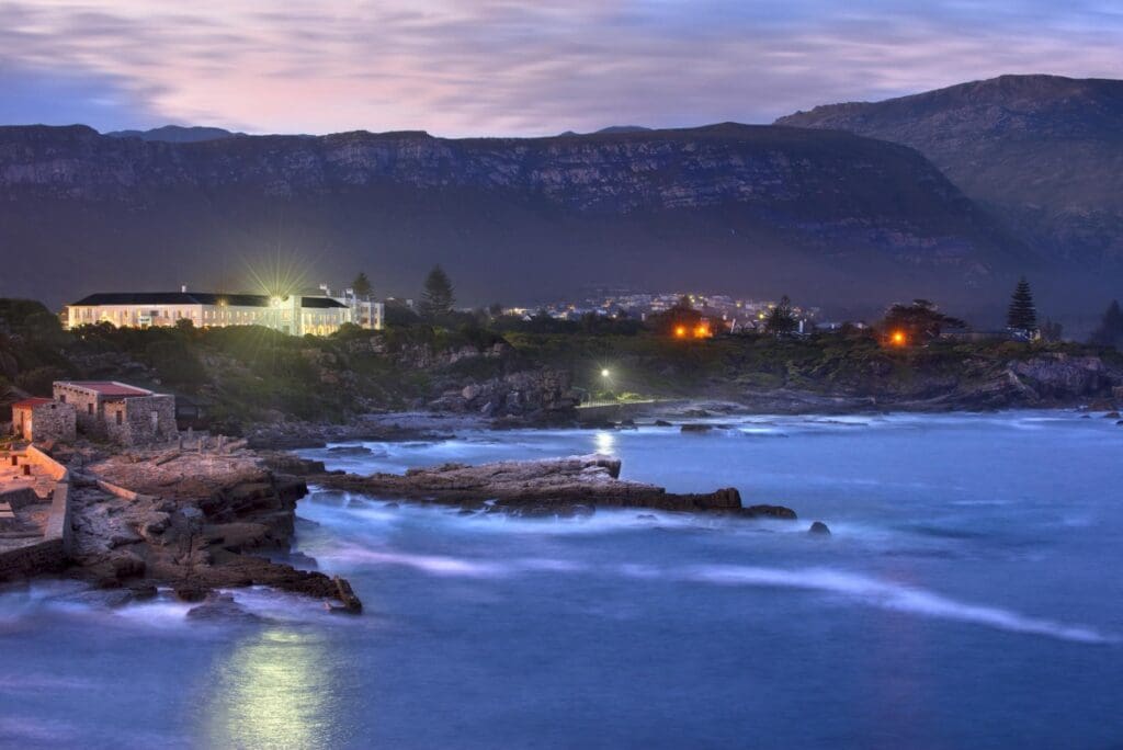 Marine Hermanus at night