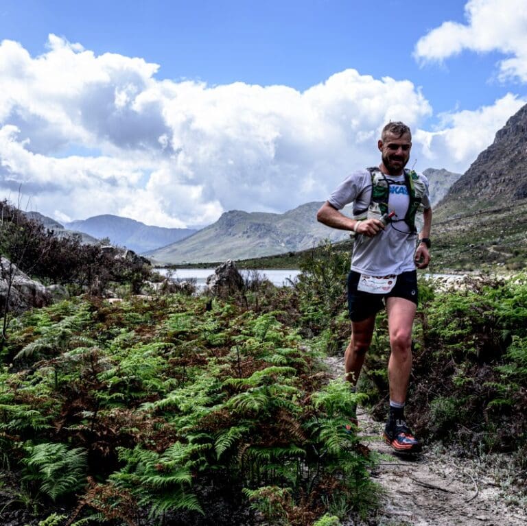 Trail runner on the k-way maxi-race