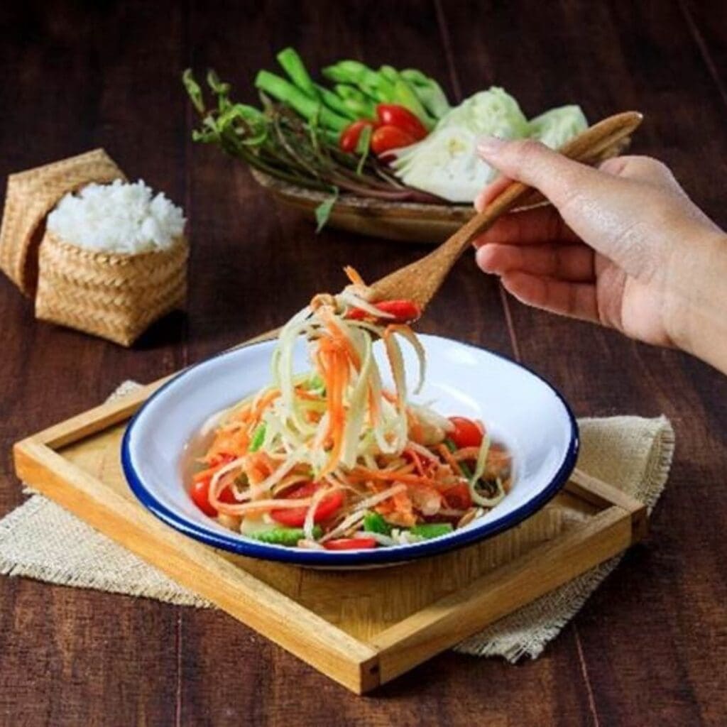 Som tam papaya salad Thai recipe