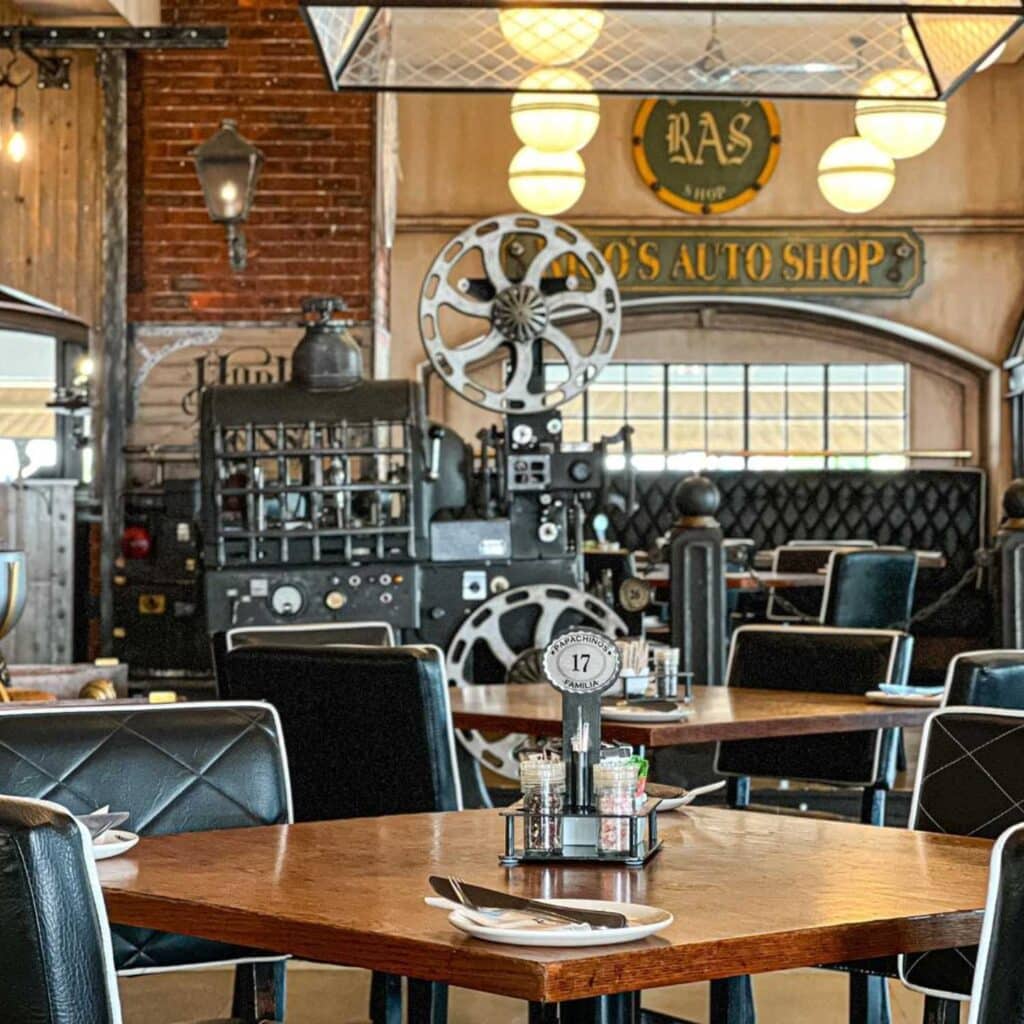 Papachinos - Broadacres Interior