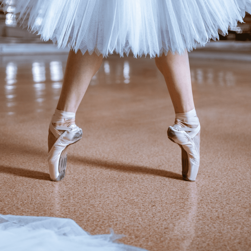 Rising en pointe in ballet