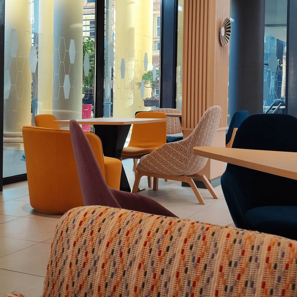 Hampton by Hilton artistic design