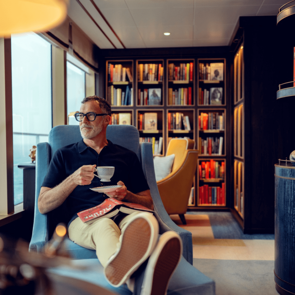 Library aboard Cunard’s Queen Anne