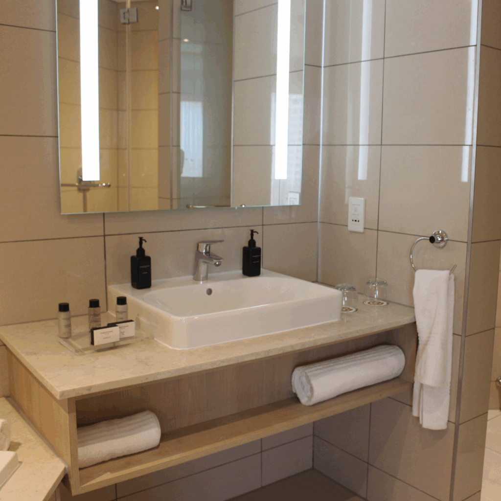 @Sandton Hotel Junior Suite Bathroom