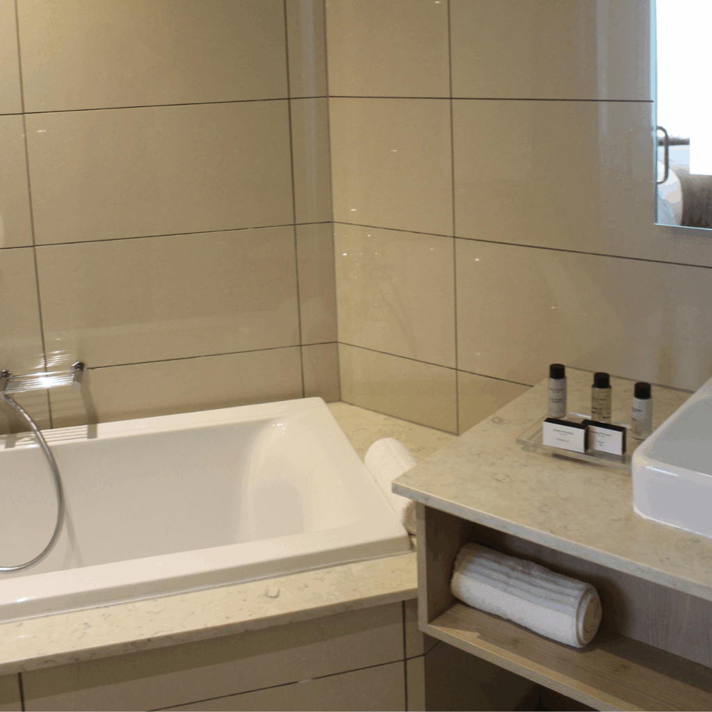 @Sandton Hotel Junior Suite Bathroom