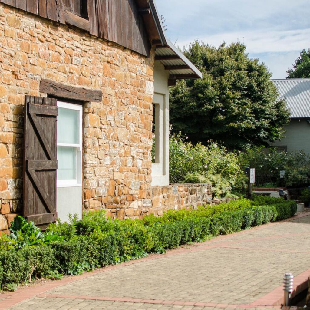 Fouroun Gardens Travel Destination for Autumn