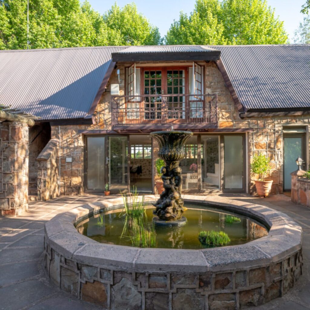 Walkersons Exterior Travel for Autumn Dullstroom