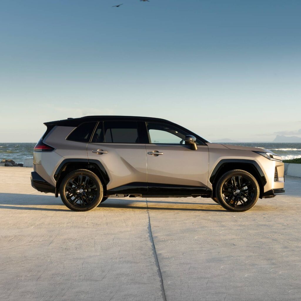 Toyota RAV4 Side