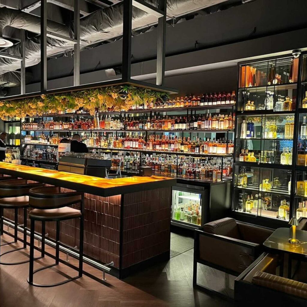 Botteg Whiskey Bar, OR Tambo