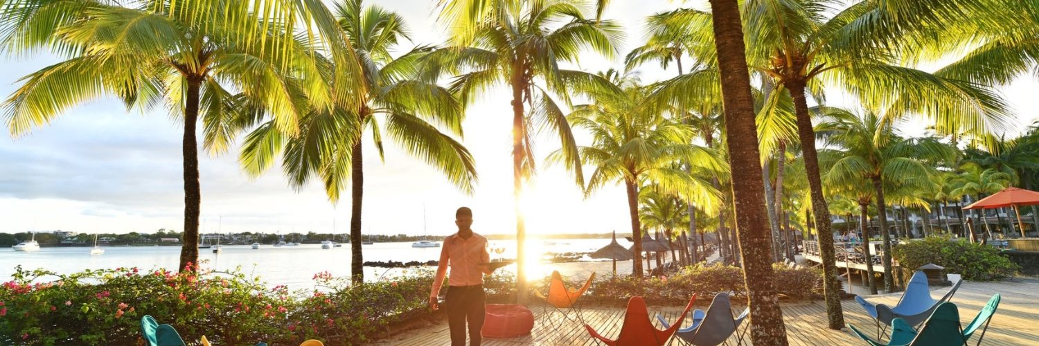 Dinarobin Beachcomber Mauritius poolside